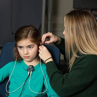Audiology student working with a pediatric SP